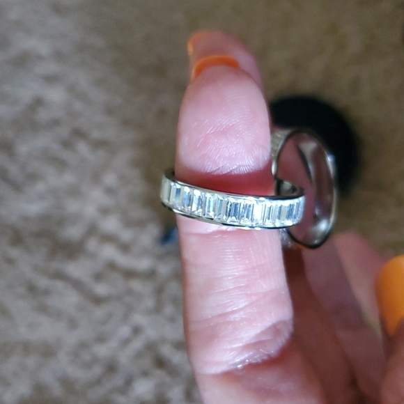 MKors double ring comes with pouch and bg size 8 - Picture 7 of 11